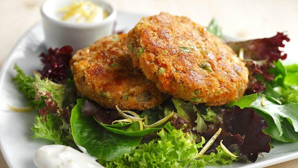 Salmon cakes with lemon yogurt sauce recipe