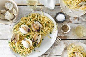 Spaghetti with Clams, Parsley, Garlic, and Lemon recipe
