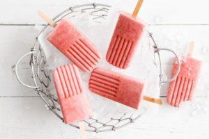 Strawberry & coconut milk popsicles recipe